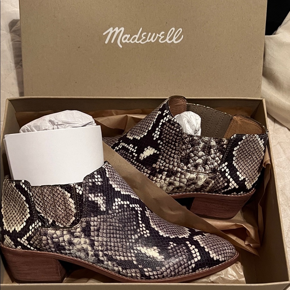 Madewell Black and Cream Snake Print Booties Sz 7.5